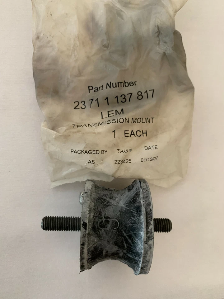 WD Express Auto Trans Mount Front  23 71 1 137 817 - Image 1 of 1