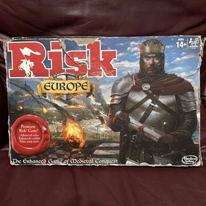 Rischio Europa. Il Gioco da Tavolo Migliorato del Combattimento Medievale Completo al 100%. Scatola aperta. - Foto 1 di 15