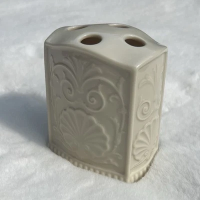 Soporte para cepillo de dientes de jardín Lenox Moonlit marca verde marfil y oro 4,5" Foto 1 de 4