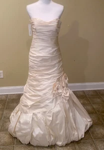 Beautiful Silk Paloma Blanca Fit & Flare Bridal Gown Wedding Dress 12 - Picture 1 of 5