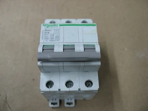SCHNEIDER D16 INTERRUTTORE 3 POLI 16A/400V P9193 - Foto 1 di 6