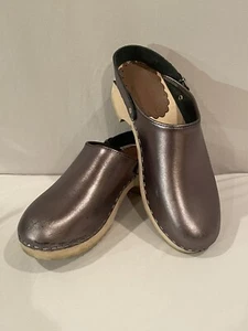 EUC Hanna Andersson Metallic Bronze Clogs Damen EU 38 US 7,5 - 8 schwedisches Holz - Bild 1 von 7