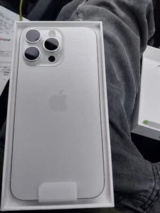 Apple iPhone 15 Pro Max - 256GB - Titan Weiß (O2) - Bild 1 von 3