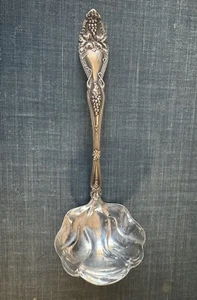 International Cloeta Sterling Nouveau Grape 5 3/8" mestolo per salsa 33 grammi - senza mono - Foto 1 di 6