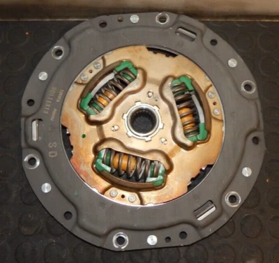 ПОДЛИННЫЙ 2016 НА TOYOTA PRIUS C-HR 1.8 ГИБРИДНОЕ АВТОМАТИЧЕСКОЕ СЦЕПЛЕНИЕ - Изображение 1 из 3