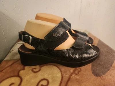 Finn Comfort 女式 5 码黑色漆皮楔形凉鞋 #47 — 第 1/4 张图片