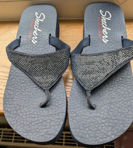 VERY GOOD CONDITION SKECHERS SIZE 6 YOGA FOAM TOE POST SANDALS - Picture 1 of 3