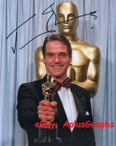 JEREMY IRONS... with His Academy Award - SIGNED - Picture 1 of 1