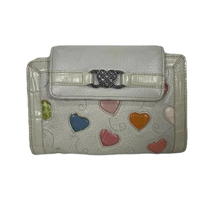 Portafoglio pieghevole Brighton Fresca in pelle avorio e cuori pastello con bordo moc-croc - Foto 1 di 13