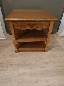 VINTAGE BEISTELLTISCH TISCH HOLZ, NACHTTISCH, BLUMENSTÄNDER, BLUMENTISCH  - Bild 1 von 8