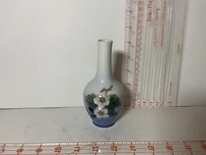 Vintage Royal Copenhagen Denmark 5" 1/2”Vase Dogwood blossom flowers - Picture 1 of 6