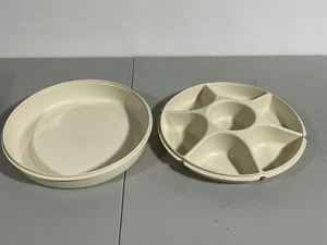 Vintage Tupperware 1665-2 Gemüse Obst Snack Tablett Servierer 2 Stück Mandel EUC Deckel - Bild 1 von 10