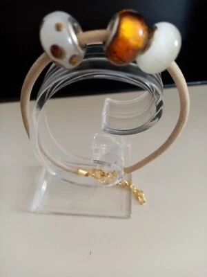 Perlen Armband  Leder beige mit Europam Perlen in weiß und orange 21+4 cm - Bild 1 von 2