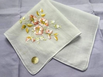 DE COLECCIÓN HANKIE HANKY PRECIOSO BORDADO PUNTO SATINADO NUEVO CON ETIQUETA FLORES ROSA VERDE Foto 1 de 3