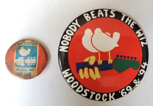 1969 & 94 WOODSTOCK MUSIC AND ART FAIR Pin Button Nobody Beats The Wiz Vintage - Picture 1 of 4