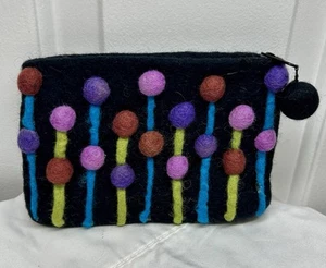 Rising Tide Zip Pouch Blumen gefilzte Wolle Clutch Tasche Handarbeit Nepal schwarz - Bild 1 von 6