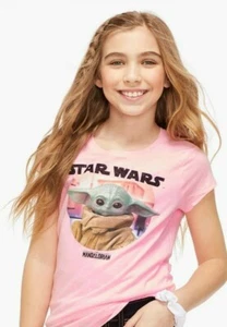 🌌*NEU* Justice Mädchen Gr. 20 plus Star Wars Baby Yoda Grafik T-Shirt🌌 - Bild 1 von 3