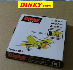 Dinky spitfire n.719 repro base espositore in cartone - Foto 1 di 4