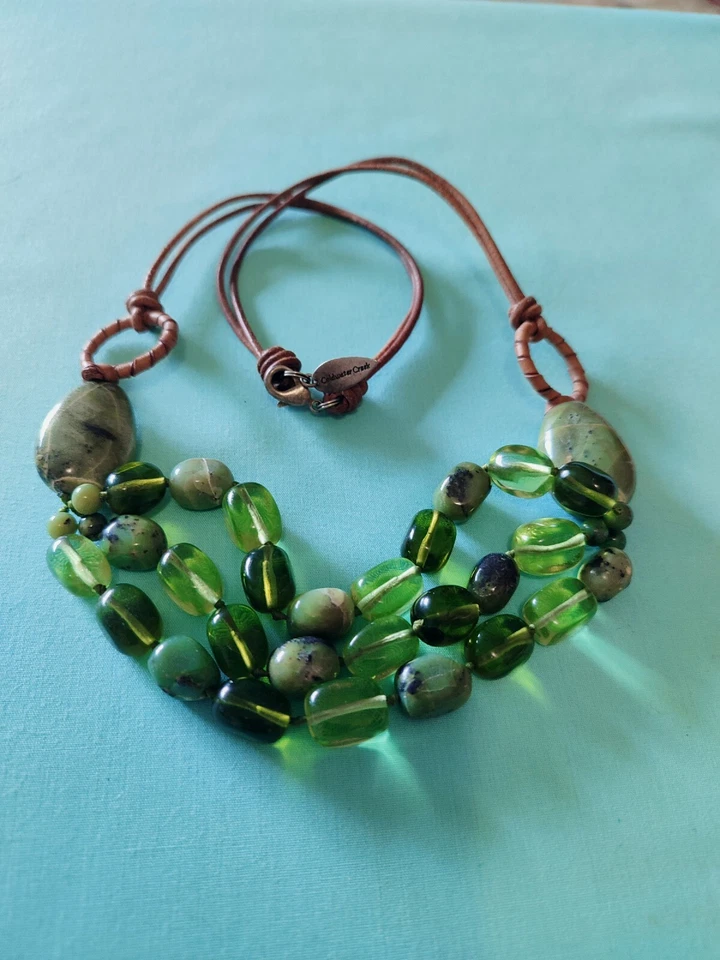 Ожерелье Coldwater Creek с зеленым камнем и стеклянным кожаным ремешком богемное натуральное - Изображение 1 из 4