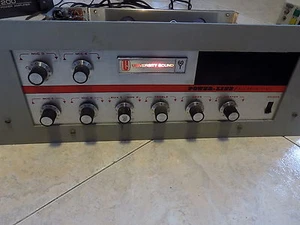 Amplificador Micrófonos Sonido Universitario 60T Estado Sólido PA en Funcionamiento - Imagen 1 de 5