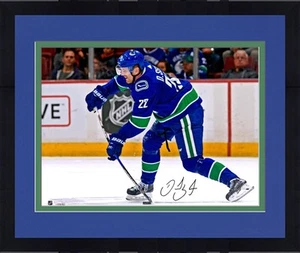 Frmd Daniel Sedin Vancouver Canucks Signed 16" x 20" Blue Jersey Shooting Photo - Picture 1 of 1