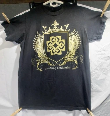 Camiseta Pequeña Gira de Conciertos Breaking Benjamin 2016 Benjamin Burnley Música Rock  Foto 1 de 4