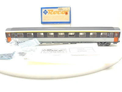 Roco 44667 HO Passenger Car SNCF KKK, 1st Class  AC Axles 61 87 19-70 909-8 Original Box(99 - Image 1 of 4
