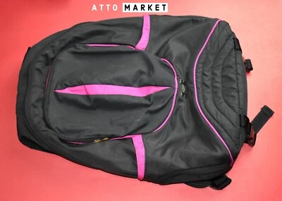 Mochila de gimnasio Under Armour negra con acento magenta. Foto 1 de 4