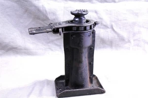 Vintage Automobile Auto House Ratcheting Screw Gear Car Jack - Picture 1 of 4