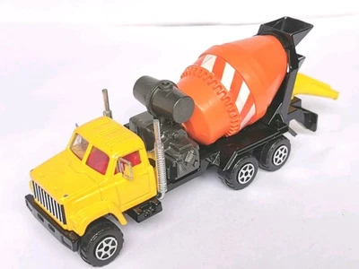 Majorette GMC Beton 30/31  Cement Mixer Truck - Image 1 of 4