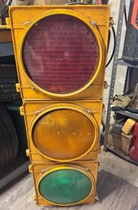 Vintage Traffic Light Signal Man Cave Garage Decor - Picture 1 of 2