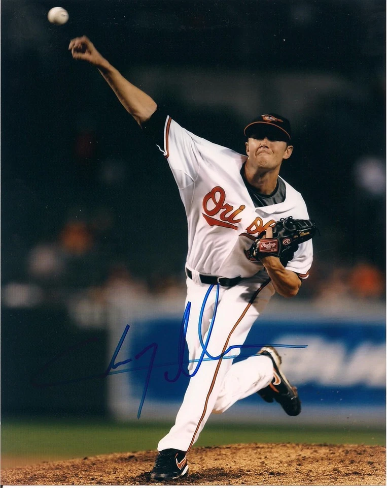 CHRIS TILLMAN BALTIMORE ORIOLES SIGNED 8X10 PHOTO W/COA - Image 1 of 1