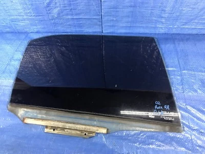 OEM 2002 02 TOYOTA COROLLA S - VIDRO DA JANELA TRASEIRA DIREITA DO PASSAGEIRO - Imagem 1 de 3