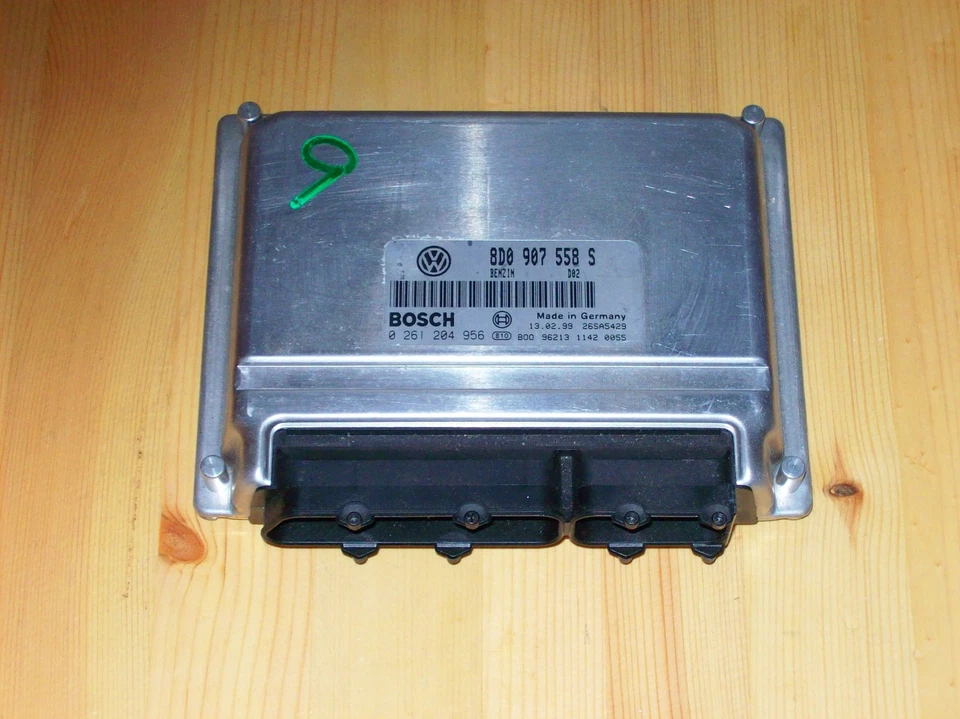 Centralina motore VW Passat 1.8 ADR 8D0907558S 0261204956 13.02.99 - Immagine 1 di 1