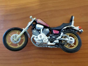 Moto YAMAHA XV1000 VIRAGO rouge 1986 1/18 - Picture 1 of 2