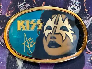 KISS ACE FREHLEY VINTAGE 1977 PACIFICA BLUE MYLAR SAMMLERSTÜCK GÜRTELSCHNALLE - SCHÖN - Bild 1 von 2