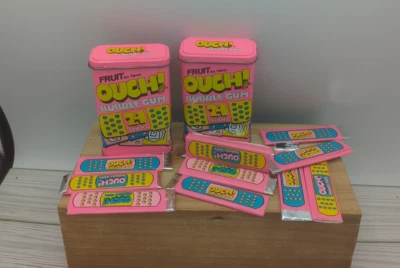 Vintage años 90 rosa neón ¡OUCH! Lata de goma de mascar con envoltorios lata coleccionable Foto 1 de 4