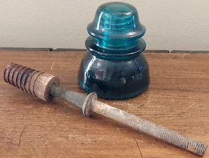 Vintage Hemingray No 42 Glass Insulator Dark Color w/ Original Threaded Rod - Picture 1 of 9