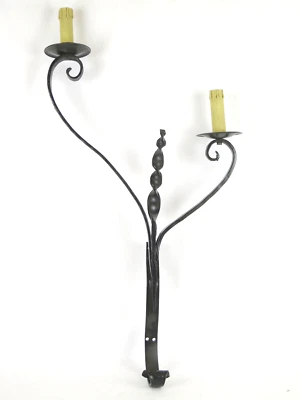 APPLIQUE DA PARETE A DUE LUCI IN FERRO BATTUTO ARTIGIANATO ELEGANTE CLASSE CH - Immagine 1 di 4