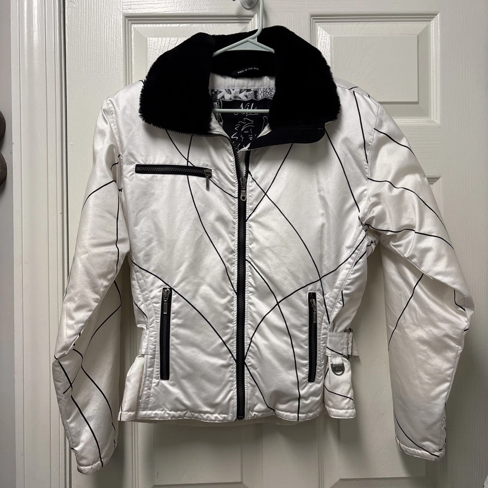 Vintage NILS Women’s White Skiwear Belted Zip Up Puffer Ski Jacket Size 10 USA - Image 1 of 4