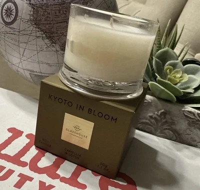 Vela de soja perfumada con camelia y loto KYOTO IN BLOOM 30 g Foto 1 de 3