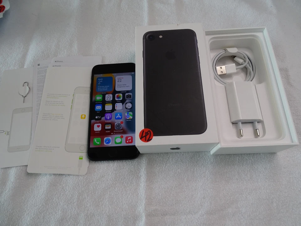 Apple iPhone 7 128GB Schwarz! Ohne Simlock! TOP ZUSTAND! OVP! Selten! RAR! iOS! - Bild 1 von 4