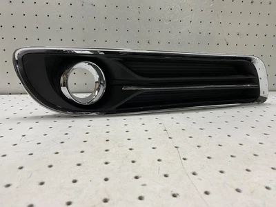 Chrysler 300 2011-2014 repuesto luz delantera bisel pasajero derecho Foto 1 de 4