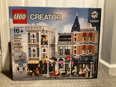 LEGO CREATOR: Assembly Square (10255) - New/Sealed/Hard To Find - Great Gift - Image 1 of 4