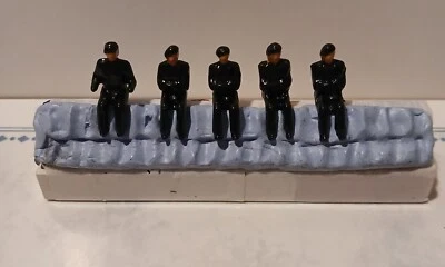 Dinky Toy military Driver +4 seated in black suitable for 151b + 162a Tractor - Image 1 of 3