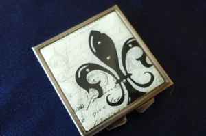Fashionable Sewing Kit Case...Fleur...trendy...one of a kind! - Picture 1 of 2