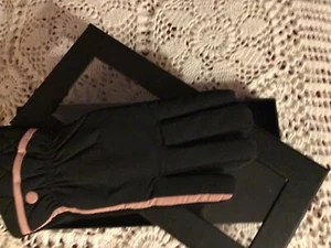 Black coloured Ladies gloves - gift boxed  - Picture 1 of 4