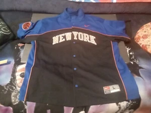 NEW YORK KNICKS NIKE WARM UP SHORT SLEEVE JACKET MENS LARGE SNAPS NOT BUTTONS - Picture 1 of 8