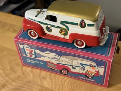 Banco de monedas Ford Panel Van 7 Eleven 1948 1:25 vintage clásicos edición limitada Foto 1 de 4