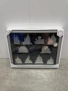 Disney Castle Collection Pin Display Case Frame with Exclusive Pin NRFB - Picture 1 of 3